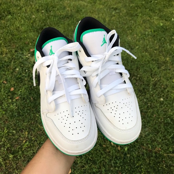 AIR JORDAN 1 LOW (GS) 4.5 YOUTH - Picture 6 of 16